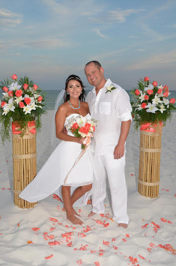 Fort Walton beach barefoot wedding