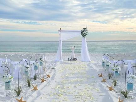 Get married barefoot on the beach in Destin Florida!