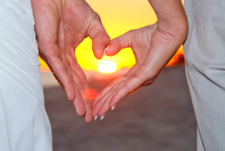 Romantic sunset beach weddings in Florida